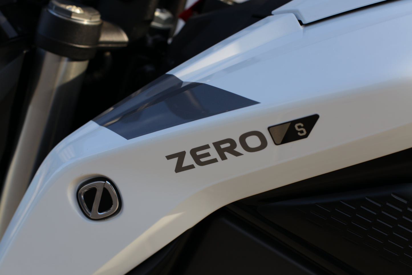 2024 Zero S (ZF 14.4+) White/Silver