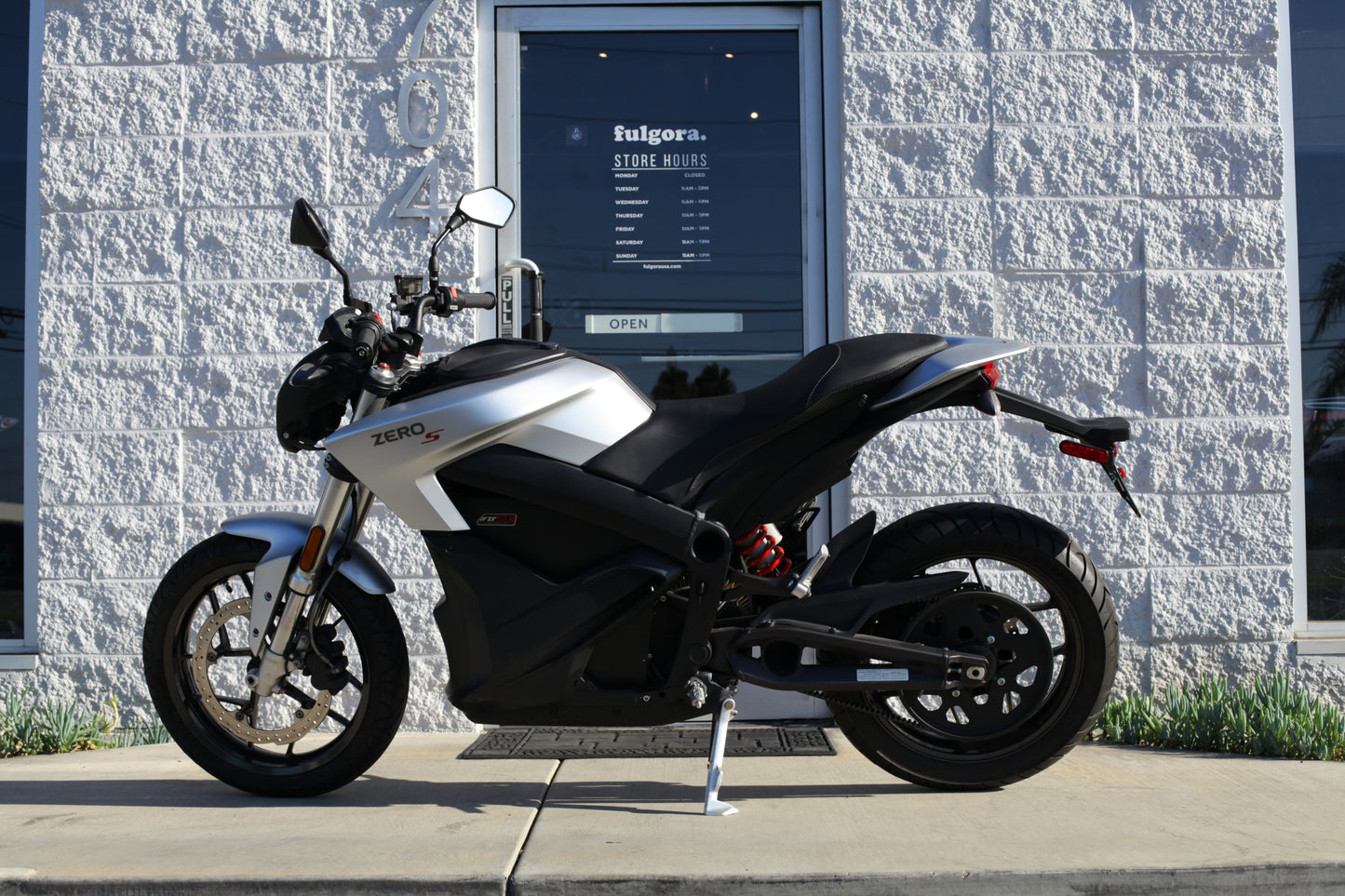 2018 Zero S (ZF 13.0) Satin Silver [PRE-OWNED] $5,990 OBO