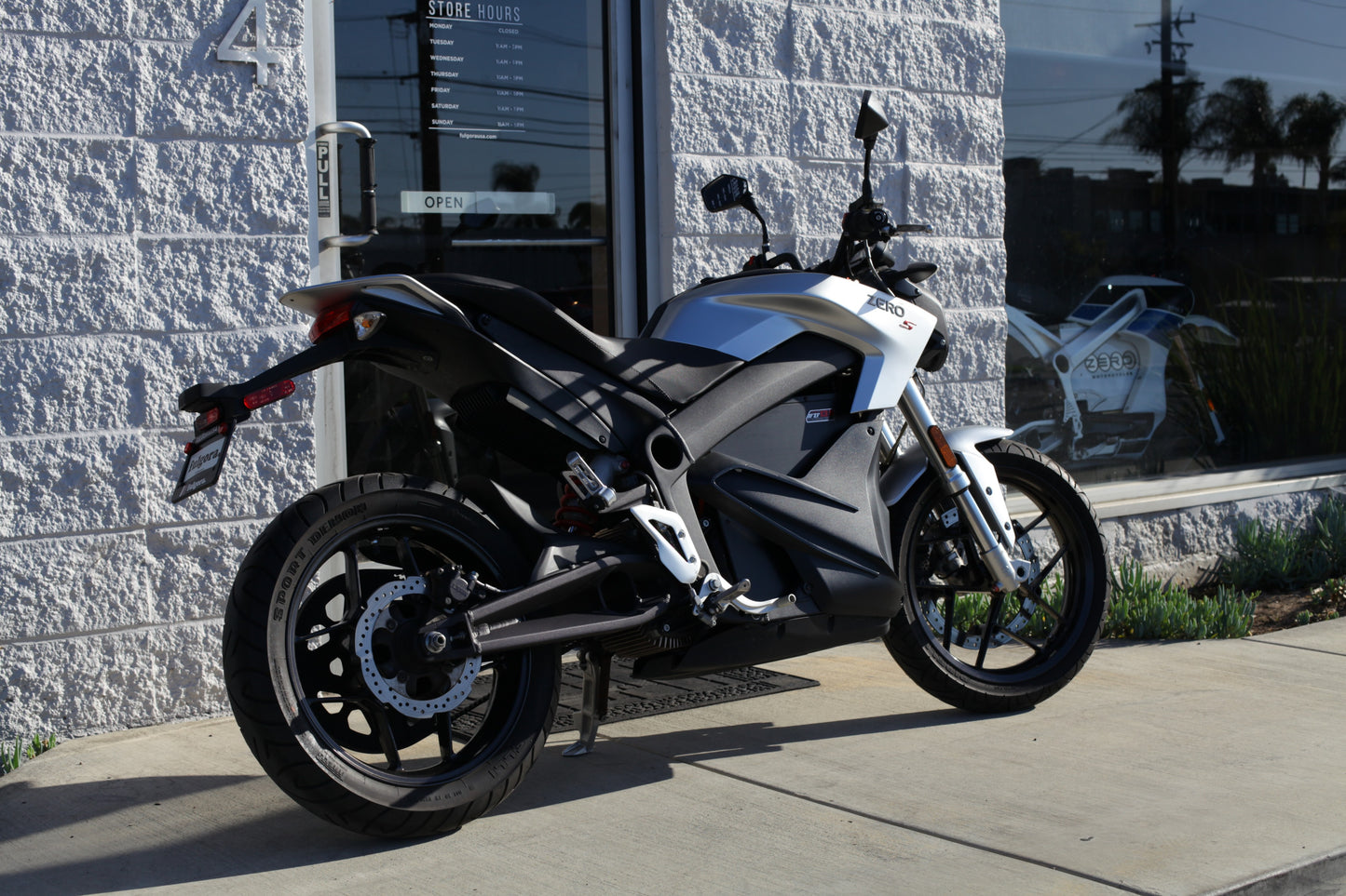 2018 Zero S (ZF 13.0) Satin Silver [PRE-OWNED] $5,990 OBO