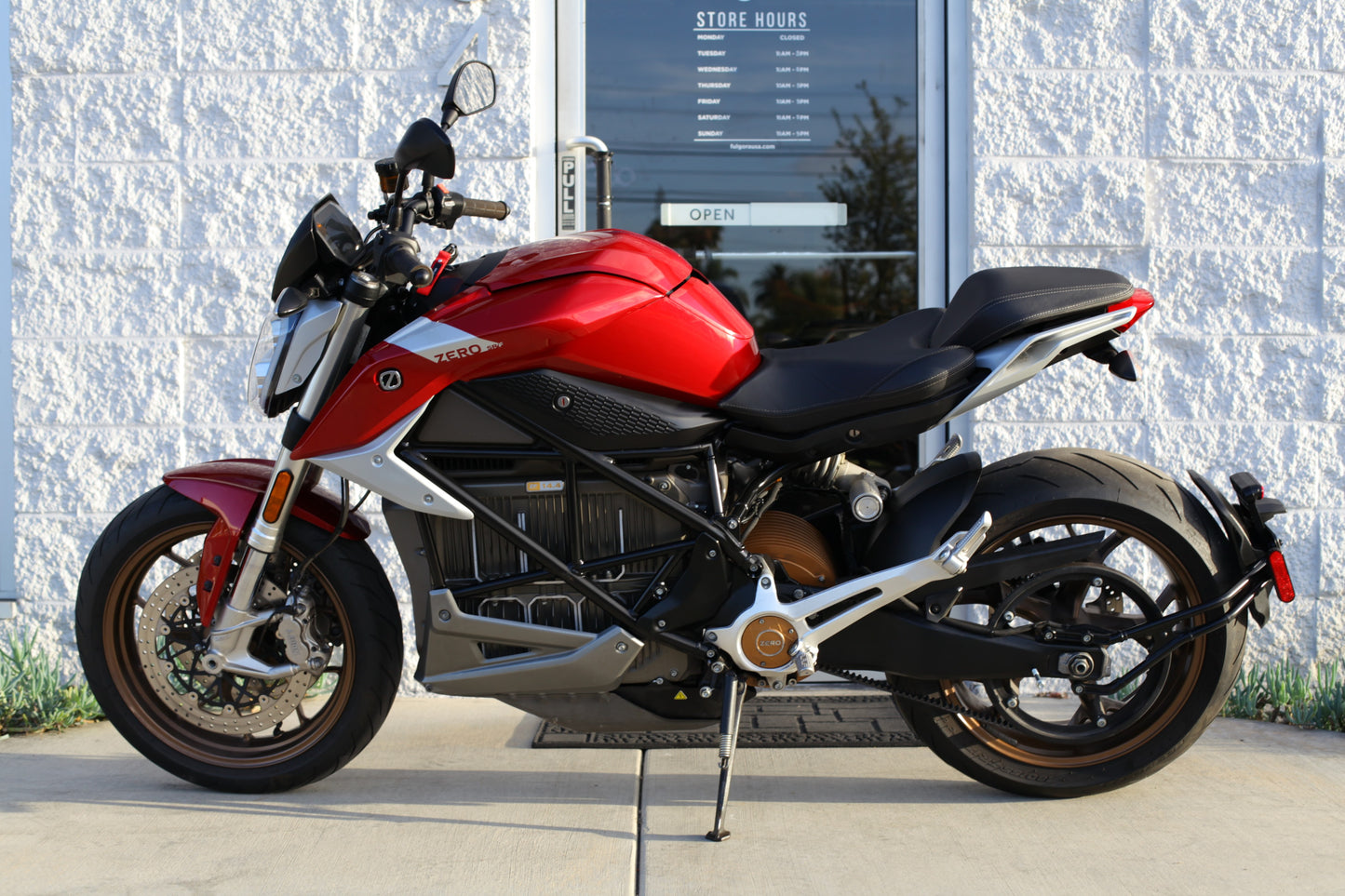 2020 Zero SR/F (ZF 15.6+) Boardwalk Red [PRE-OWNED] $11,990 FULL FACTORY WARRANTY