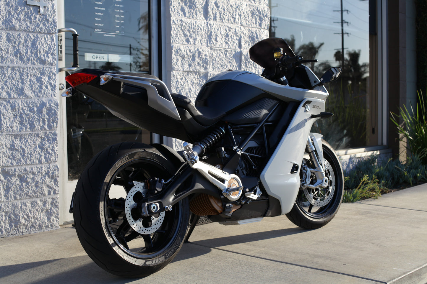 2022 Zero SR/S (ZF 15.6+) Aileron/Black– UPGRADED BATTERY [PRE-OWNED] $12,990 OBO