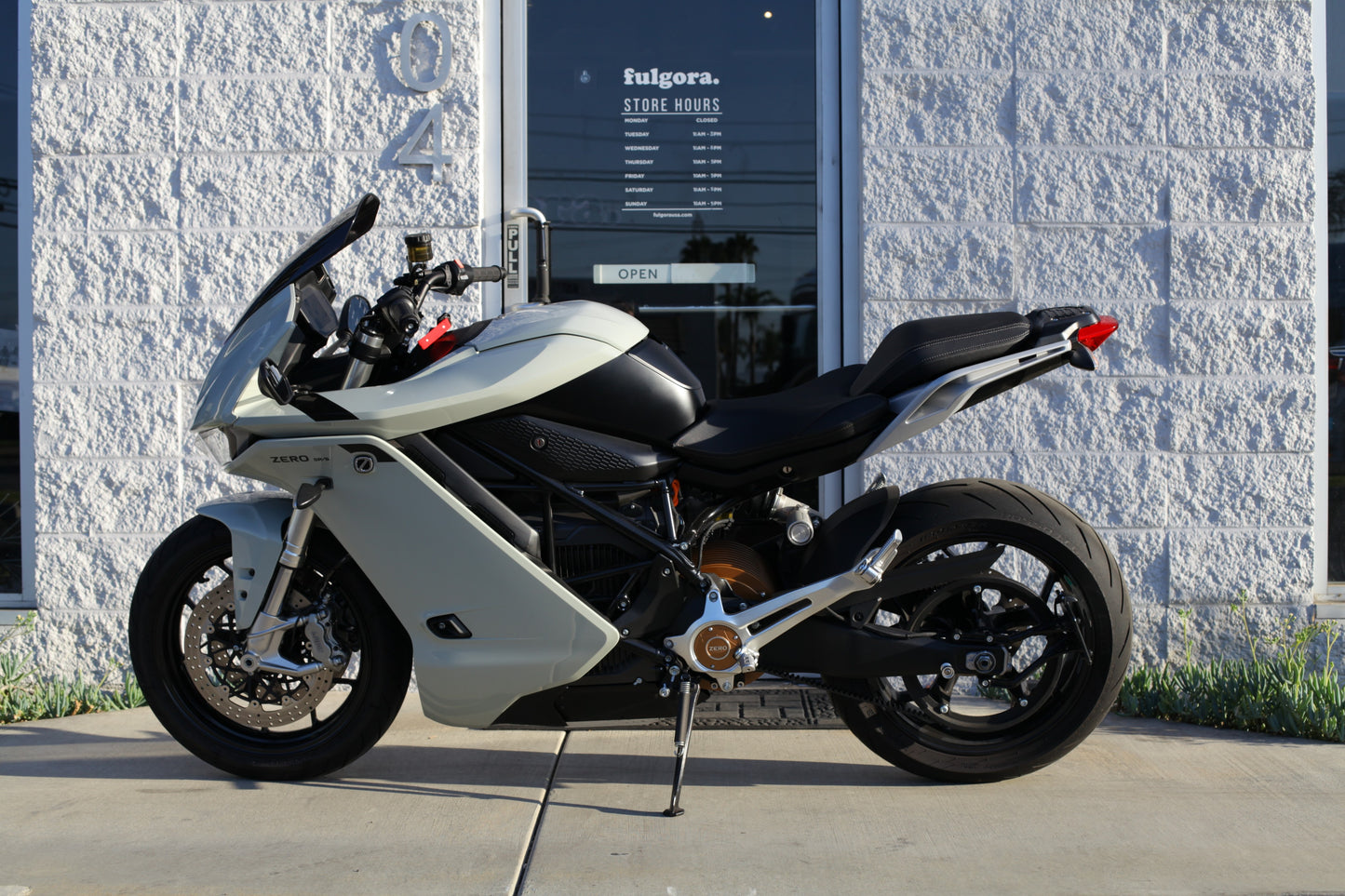 2022 Zero SR/S (ZF 15.6+) Aileron/Black– UPGRADED BATTERY [PRE-OWNED] $12,990 OBO